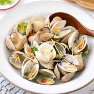 Japanese-Sake-Steamed-Clams-0732-I-500x375